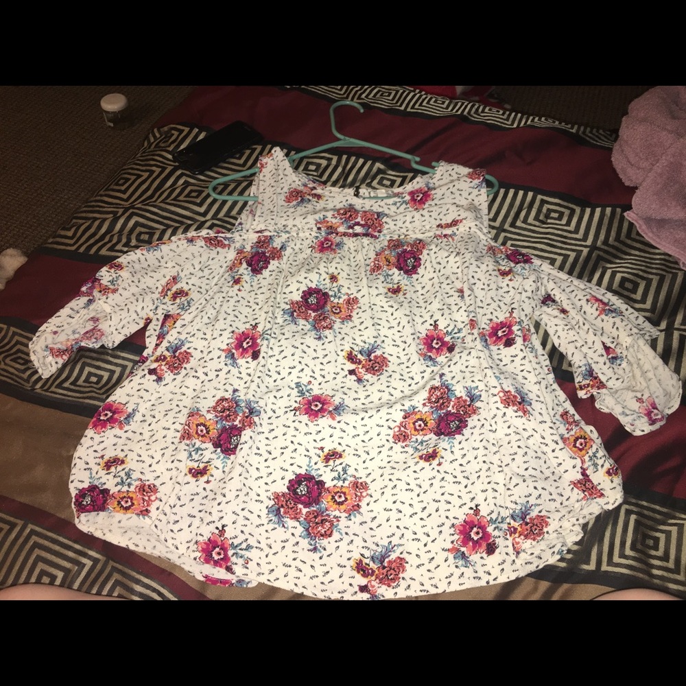 Maurices half sleeve cut out shoulders